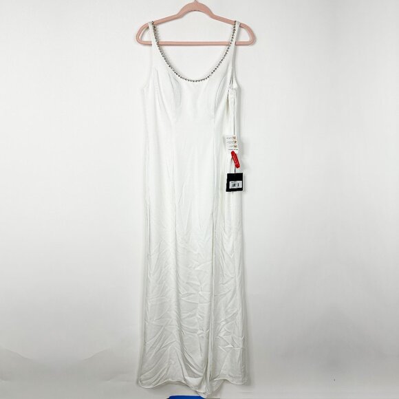 FLAW - Mac Duggal Sleeveless Crystal Scoop Neckline Column Gown White 10 #A0087 - Picture 4 of 13